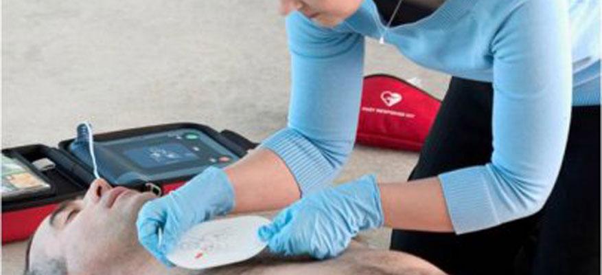 Φορητό απινιδωτή τελευταίας τεχνολογίας θέτει στη διάθεση της Θεσσαλονίκης ο ΟΦΘ